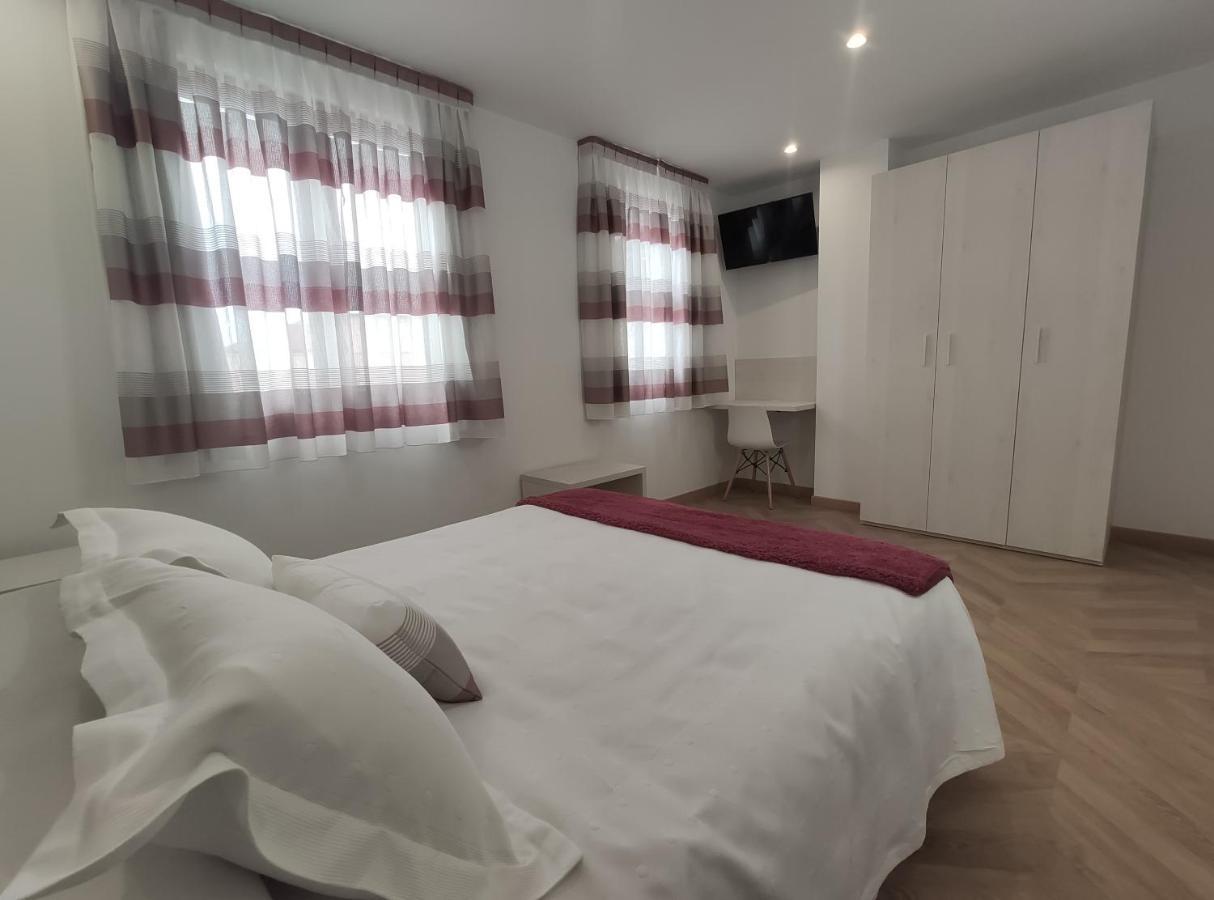 Hostal Oleo Auto Check-In Σανταντέρ Εξωτερικό φωτογραφία